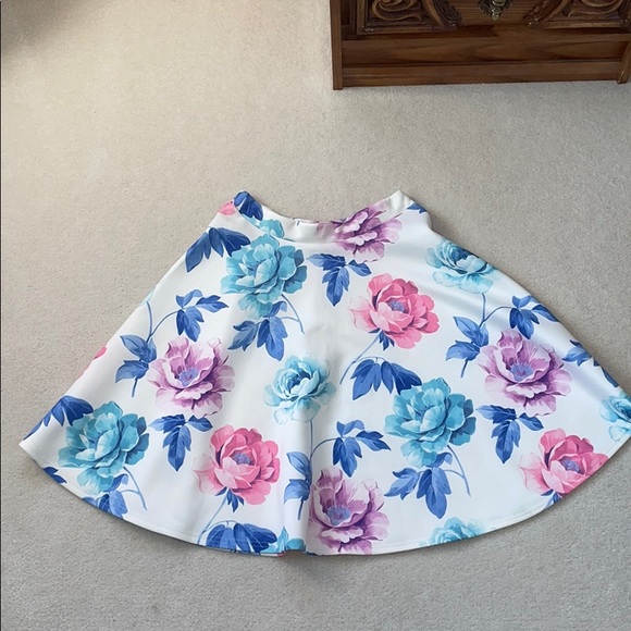 Neoprene Floral Printed Skirt - Picture 3 of 9